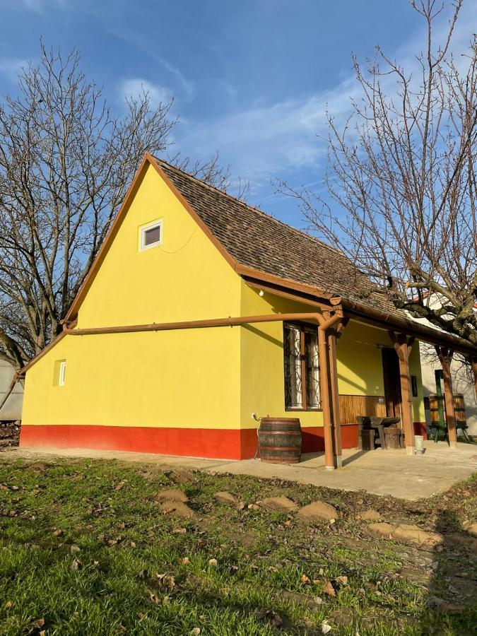 Het Hongaarse Wijnhuis Mohács Exterior foto